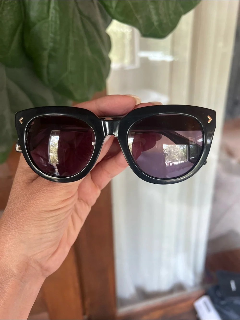 Stella & Dot Black Women's Oversized Cat-Eye Sunglasses - Polarized Lens